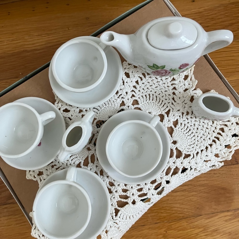 Vintage Child’s Miniature China Play Tea Set Floral Made in Taiwan 12 Piece - Picture 8 of 13